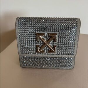 Sliver around waist bag